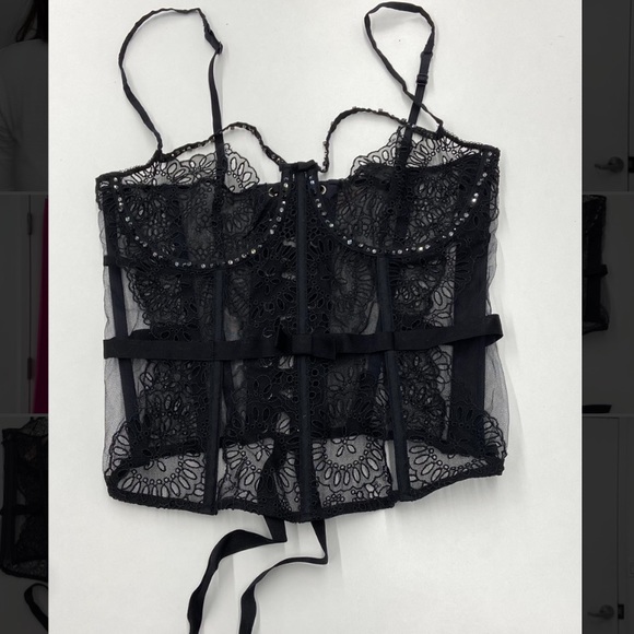 NWT Victoria’s Secret Designer Collection Black Lace Bra - Size 36D - Picture 4 of 6